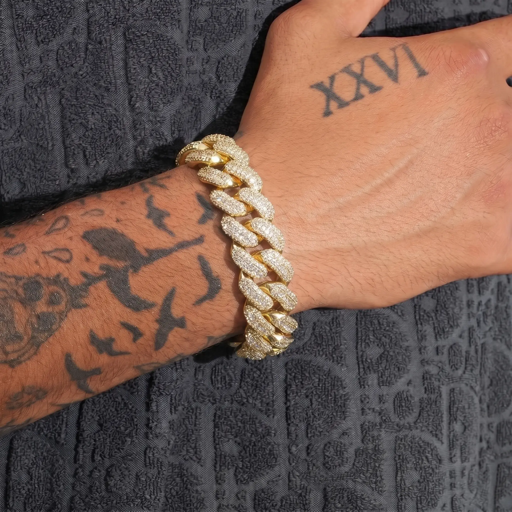 23mm Miami Cuban Link Bracelet - Gold - Image 3