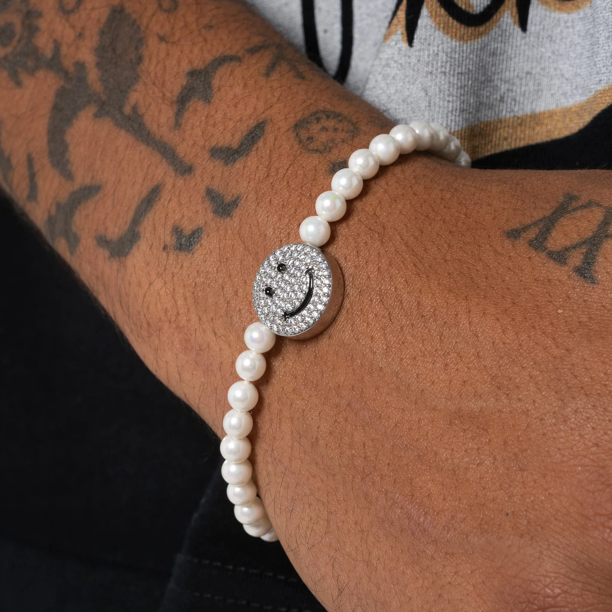 5mm Iced Smiley Face Motif Pearl Bracelet - Image 4