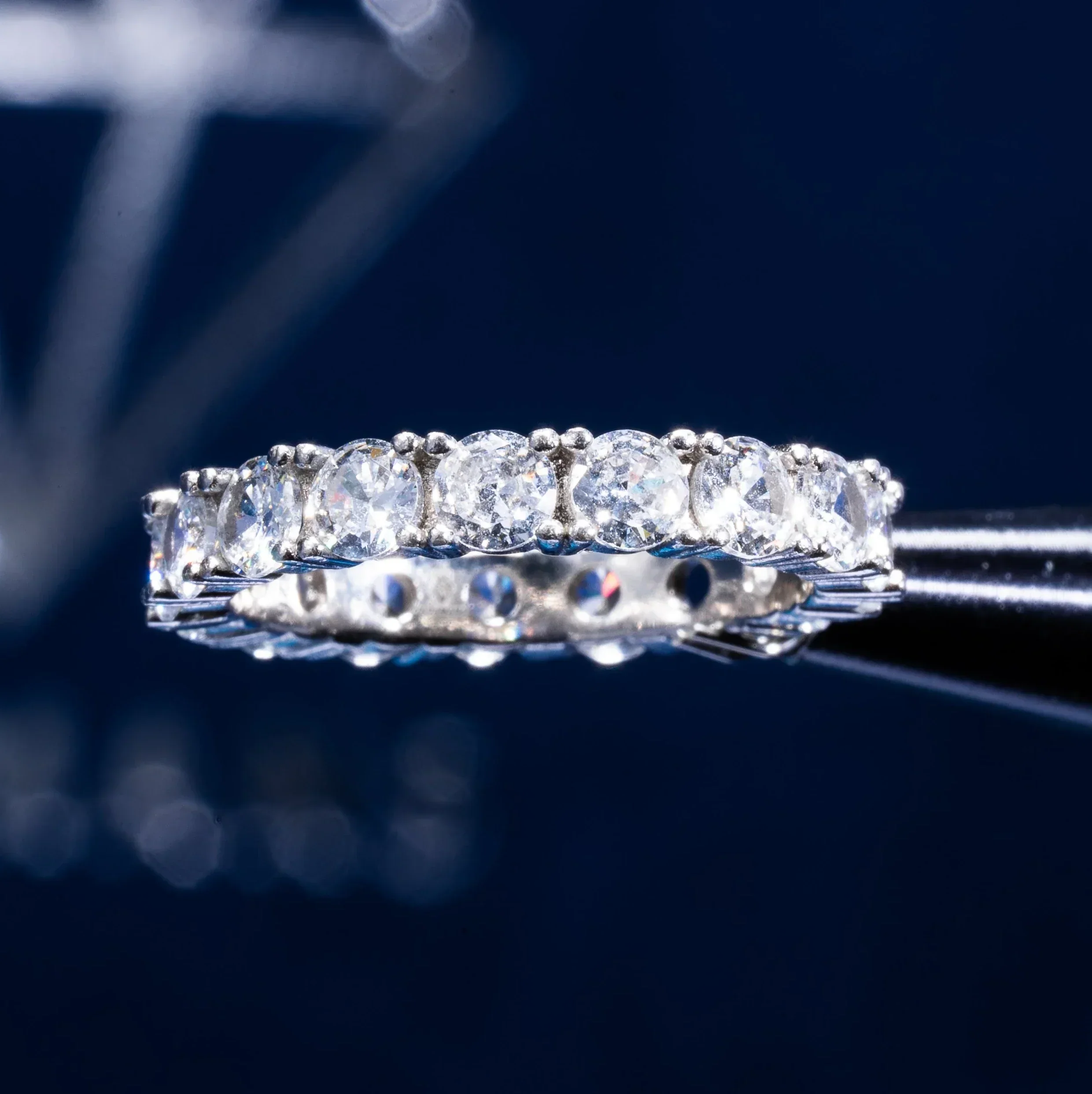 925 SINGLE ROW DIAMOND RING - White Gold - Image 2