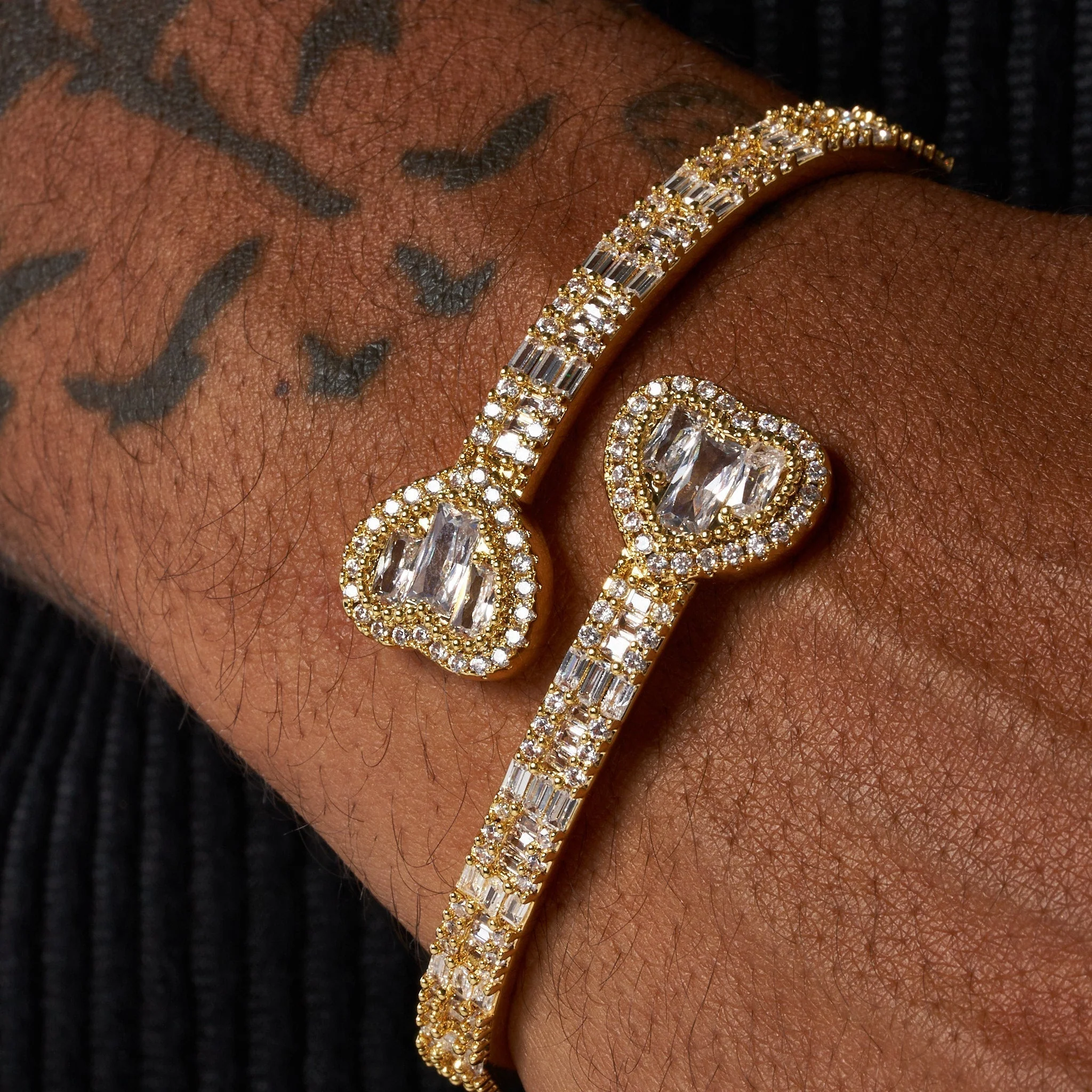 Heart Bangle Bracelet - Gold - Image 3