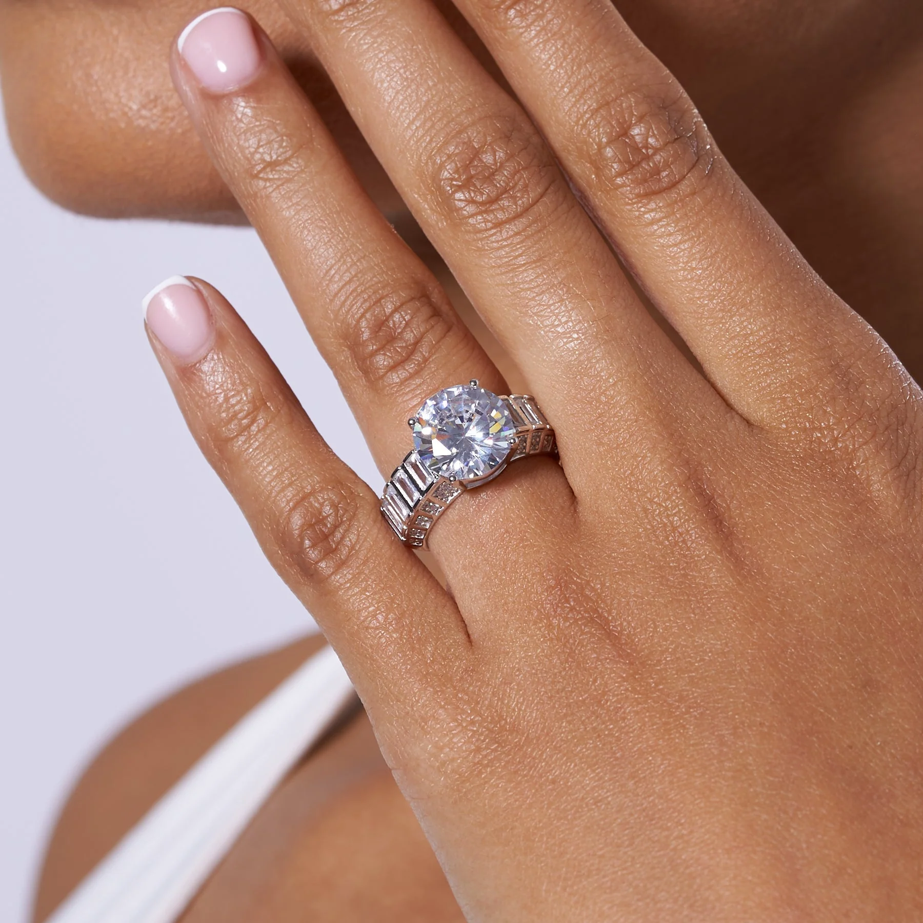 Round Cut Baguette Band Solitare Engagement Ring - Image 3